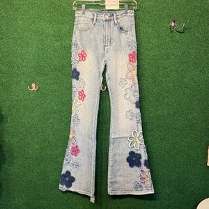 🔥411 NWOT Oli&Hali Flower Jeans